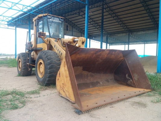 ขาย 550,000 รถตักล้อยาง KOMATSU WA 450 สภาพเก่านอก ตู้เก๋งมีแอร์ เครื่องดี เกียร์แรง เอวแน่น แขนตักสวย บุ้งกี๋สวย ยางดี รถสวยพร้อมใช้ เอกสารซื้อขาย รถอยู่ อยุธยา 064-191-1112