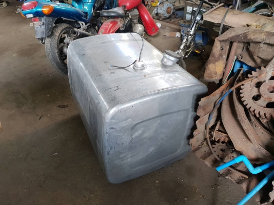 ถังน้ำมัน 400 ลิตร volvo