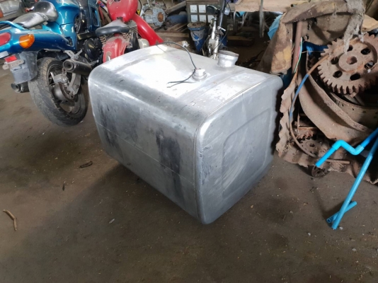 ถังน้ำมัน 400 ลิตร volvo