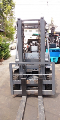 ขายโฟล์คลิฟท์ ยี่ห้อไทลิพท์ (ไทลิฟท์)  ดีเซล   ขนาด 2.5  ตัน เครื่อง ISUZU เสา 3 เมตร  เกียร์ธรรมดา  ยางตันครับ