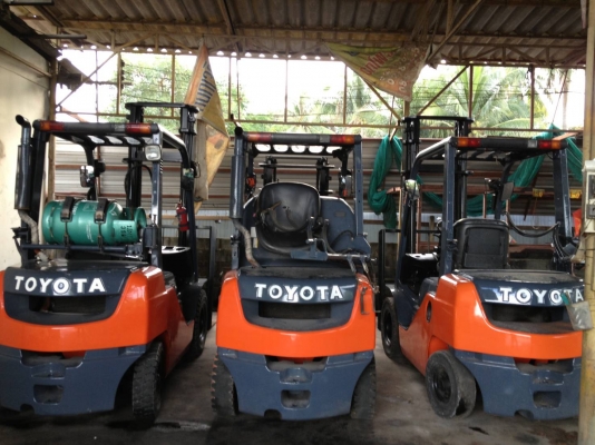 ขายรถยกโฟล์คลิฟท์Toyota  ขนาด 2.5 ตัน ยกสูง 4 เมตร