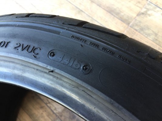 265-35-18 ปี 15 ยาง Triangle 2 เส้น 1600 พร้อมใส่ ยางสวยไม่มีปะไม่บวมไม่กินข้าง ดอกยางเหลือเยอะเอาไปวิ่งกันใด้อีกยาวค่ะ