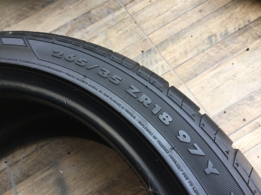 265-35-18 ปี 17 ยาง GT RADIAL 2 เส้น 2000 พร้อมใส่ ยางสวยไม่มีปะไม่บวมไม่กินข้าง ดอกยางเหลือเยอะเอาไปวิ่งกันใด้อีกยาวค่ะ