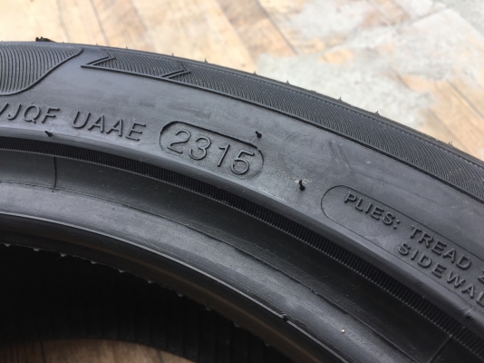 205-45-17 ปี 15 ยาง AEOLUS 3 เส้น 2000 พร้อมใส่ ยางสวยตุ่มหน้ายางยังอยู่ไม่มีปะไม่บวมไม่กินข้าง ดอกยางเหลือเยอะเอาไปวิ่งกันใด้อีกยาวค่ะ