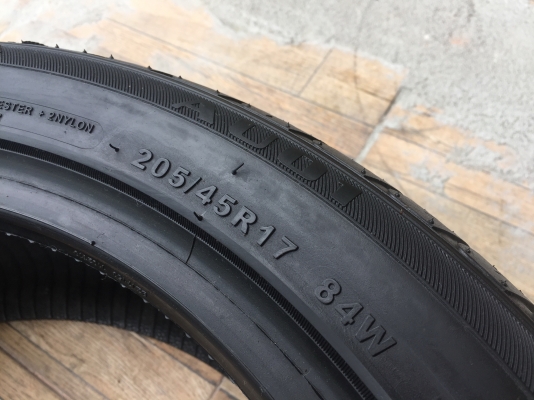 205-45-17 ปี 15 ยาง AEOLUS 3 เส้น 2000 พร้อมใส่ ยางสวยตุ่มหน้ายางยังอยู่ไม่มีปะไม่บวมไม่กินข้าง ดอกยางเหลือเยอะเอาไปวิ่งกันใด้อีกยาวค่ะ