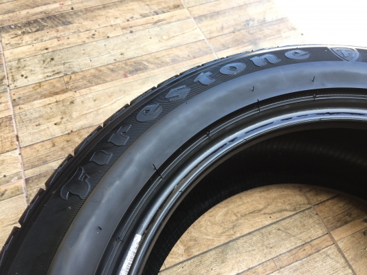 225-55-17 ปี 15 ยาง Firestone 2 เส้น 1200 พร้อมใส่ ยางสวยไม่บวมไม่กินข้าง ดอกยางเหลือเยอะเอาไปวิ่งกันใด้อีกยาวค่ะ