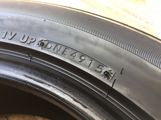 225-55-17 ปี 15 ยาง Firestone 2 เส้น 1200 พร้อมใส่ ยางสวยไม่บวมไม่กินข้าง ดอกยางเหลือเยอะเอาไปวิ่งกันใด้อีกยาวค่ะ