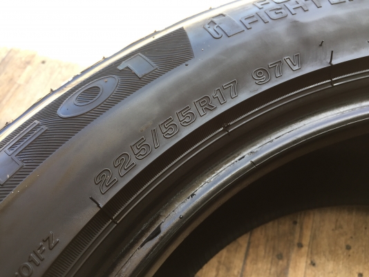 225-55-17 ปี 15 ยาง Firestone 2 เส้น 1200 พร้อมใส่ ยางสวยไม่บวมไม่กินข้าง ดอกยางเหลือเยอะเอาไปวิ่งกันใด้อีกยาวค่ะ