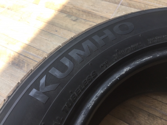195-60-15 ปี 16 ยาง Kumho 2 เส้น 700 พร้อมใส่ ยางสวยไม่มีปะไม่บวมไม่กินข้าง ดอกยางเหลือเยอะเอาไปวิ่งกันใด้อีกยาวค่ะ