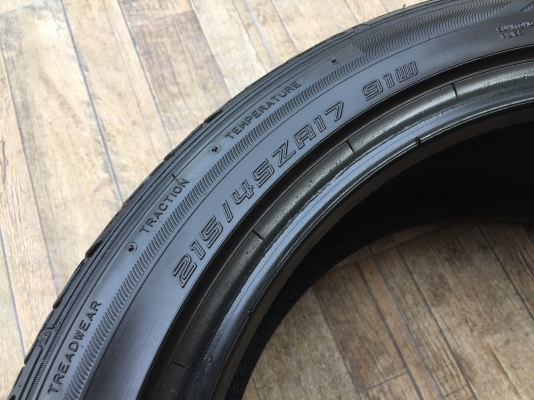 215-45-17 ปี 15 ยาง DUNLOP 2 เส้น 1200 พร้อมใส่ ยางสวยไม่มีปะไม่บวมไม่กินข้าง ดอกยางเหลือเยอะเอาไปวิ่งกันใด้อีกยาวค่ะ