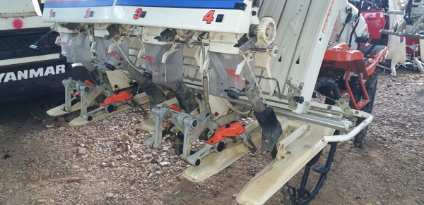 4 แถว รถดำนา ถาดสวย