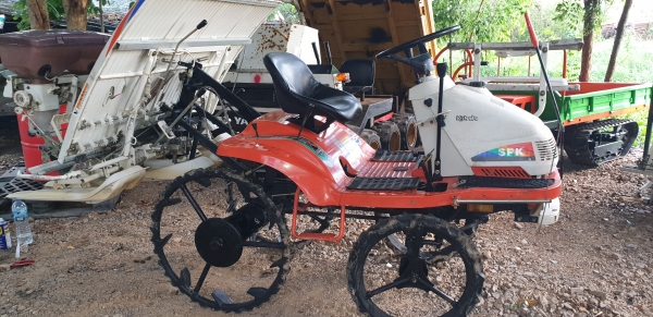 4 แถว รถดำนา ถาดสวย