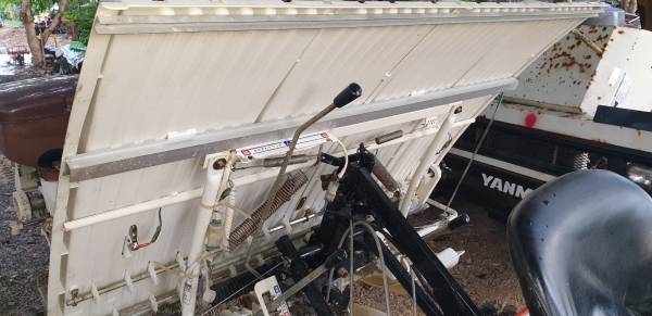 4 แถว รถดำนา ถาดสวย