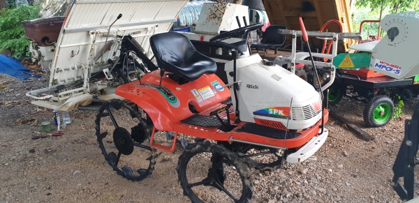 4 แถว รถดำนา ถาดสวย