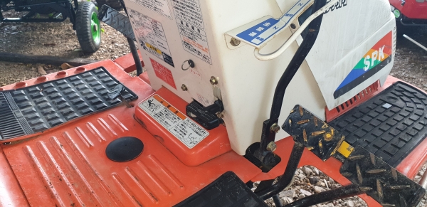 4 แถว รถดำนา ถาดสวย