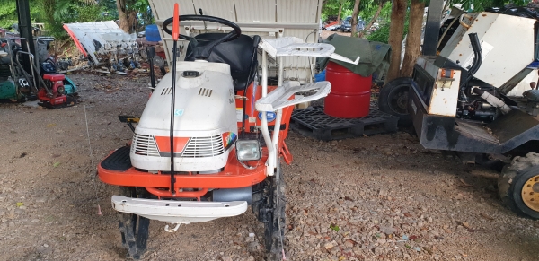 4 แถว รถดำนา ถาดสวย