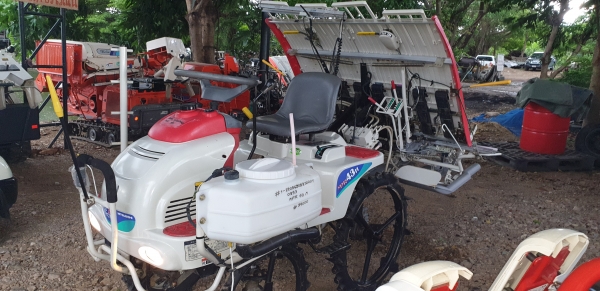 4 แถว 2 หัวดำ มีตัวหยดปุ๋ยน้ำ ใสปุ๋ยเมล็ดถามสวยไม่แตกไม่งอ