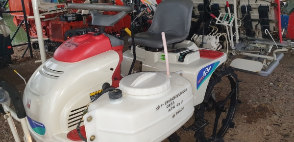 4 แถว 2 หัวดำ มีตัวหยดปุ๋ยน้ำ ใสปุ๋ยเมล็ดถามสวยไม่แตกไม่งอ