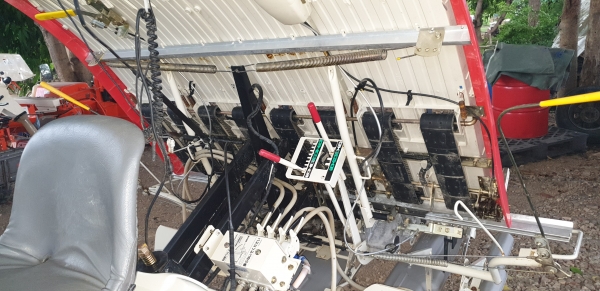 4 แถว 2 หัวดำ มีตัวหยดปุ๋ยน้ำ ใสปุ๋ยเมล็ดถามสวยไม่แตกไม่งอ