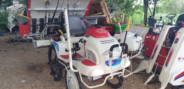 4 แถว 2 หัวดำ มีตัวหยดปุ๋ยน้ำ ใสปุ๋ยเมล็ดถามสวยไม่แตกไม่งอ