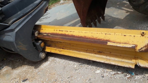 ขายรถเกรดจอนเดียร์ 670Gใช้งานพันกว่า ชม.เอกสารเล่มทะเบียนราคา 2,800,000