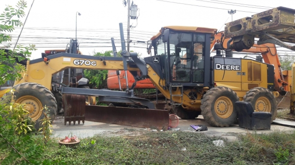 ขายรถเกรดจอนเดียร์ 670Gใช้งานพันกว่า ชม.เอกสารเล่มทะเบียนราคา 2,800,000