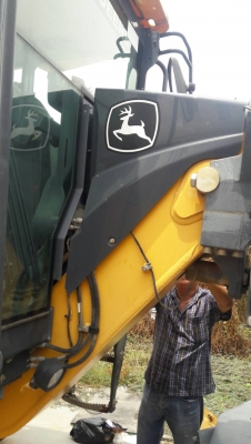 ขายรถเกรดจอนเดียร์ 670Gใช้งานพันกว่า ชม.เอกสารเล่มทะเบียนราคา 2,800,000