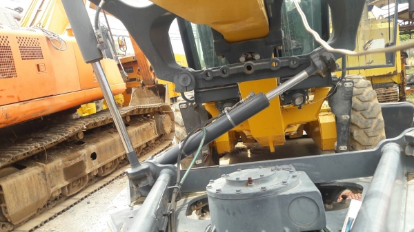 ขายรถเกรดจอนเดียร์ 670Gใช้งานพันกว่า ชม.เอกสารเล่มทะเบียนราคา 2,800,000