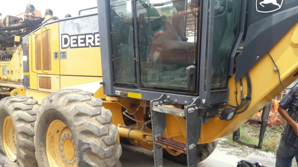 ขายรถเกรดจอนเดียร์ 670Gใช้งานพันกว่า ชม.เอกสารเล่มทะเบียนราคา 2,800,000