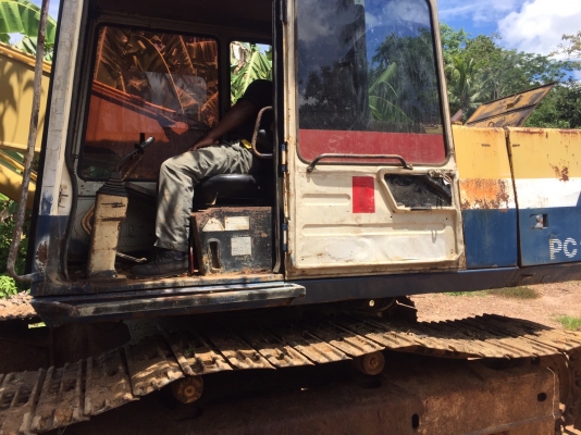มี VDO ให้ชม. KOMATSU PC200-5 ระบบไฟเต็ม ไม่มีเอกสาร ราคา 420000