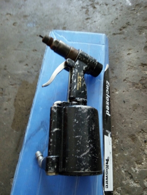 ขายตัวดึงสกรูเกียวตัวเมียที่ไม่ต้องตาบเกียว