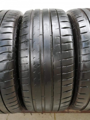 ยาง​ Michelin​ 215​ 45​ 17 ปลายปี18 ดอกเต็ม​ ไม่มีปะ ใช้ยาว​ ราคาไม่​แพง​
