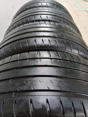 ยาง​ Michelin​ 215​ 45​ 17 ปลายปี18 ดอกเต็ม​ ไม่มีปะ ใช้ยาว​ ราคาไม่​แพง​