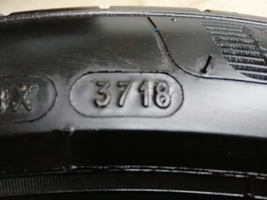 ยาง​ Michelin​ 215​ 45​ 17 ปลายปี18 ดอกเต็ม​ ไม่มีปะ ใช้ยาว​ ราคาไม่​แพง​