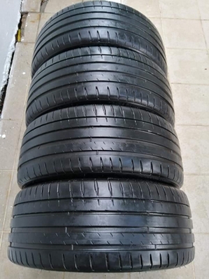 ยาง​ Michelin​ 215​ 45​ 17 ปลายปี18 ดอกเต็ม​ ไม่มีปะ ใช้ยาว​ ราคาไม่​แพง​