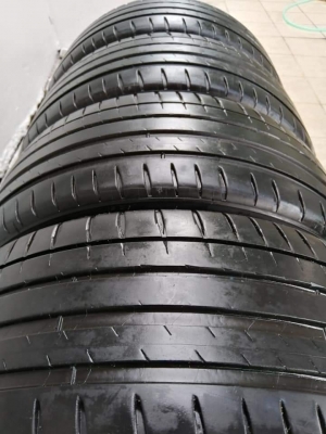 ยาง​ Michelin​ 215​ 45​ 17 ปลายปี18 ดอกเต็ม​ ไม่มีปะ ใช้ยาว​ ราคาไม่​แพง​