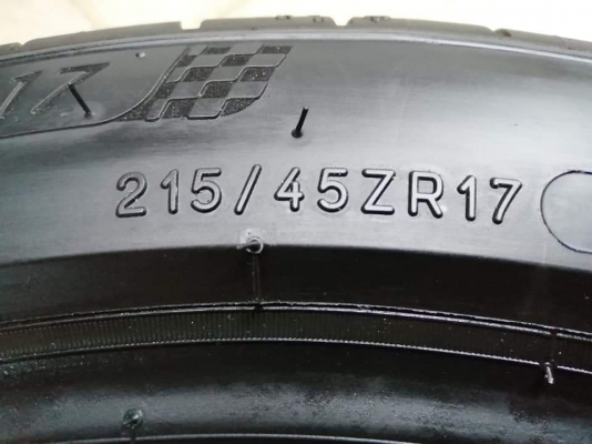 ยาง​ Michelin​ 215​ 45​ 17 ปลายปี18 ดอกเต็ม​ ไม่มีปะ ใช้ยาว​ ราคาไม่​แพง​