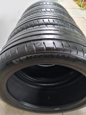 ยาง​ Michelin​ 215​ 45​ 17 ปลายปี18 ดอกเต็ม​ ไม่มีปะ ใช้ยาว​ ราคาไม่​แพง​