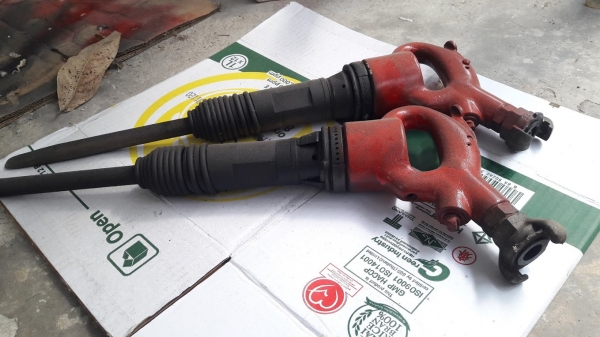 ขายสกัดคอนกรีตและย้ำรีเวทลม TOKU รุ่น AA-1.3B ใช้กับเครื่องปั๊มลม หัวละ 4000 บาท 084-5424150