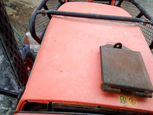 ขายรถไถKUBOTA M6040 มีดันหน้าอย่างเดียวเอกสารเล่มทะเบียนราคา 400,000
