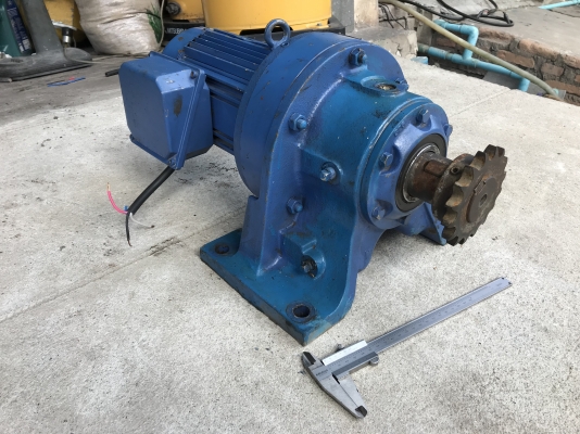 ขายมอเตอร์เกียร์ Cycro drive Sumitomo 2HP. 380V อัตราทด 1:87 made in Japan เพลาออกประมาณ 16 รอบต่อนาที เพลาใหญ่แรงบิกเยอะ สภาพสวยเดิมๆ หมุนนิ่ม พร้อมใช้งาน ขายมอเตอร์เกียร์ Cycro drive Sumitomo 2HP. 380V อัตราทด 1:87 made in Japan เพลาออกประมาณ 16 รอบต่อนาที เพลาใหญ่แรงบิกเยอะ สภาพสวยเดิมๆ หมุนนิ่ม พร้อมใช้งาน