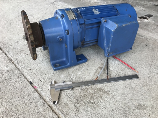 ขายมอเตอร์เกียร์ Cycro drive Sumitomo 1HP. 380V made in Japan อัตราทด 1:21 มีระบบเบรคในตัว เพลาออกประมาณ 69รอบต่อนาที สภาพสวยเดิมๆ หมุนนิ่ม พร้อมใช้งาน