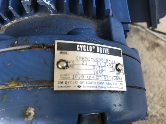 ขายมอเตอร์เกียร์ Cycro drive Sumitomo 1HP. 380V made in Japan อัตราทด 1:21 มีระบบเบรคในตัว เพลาออกประมาณ 69รอบต่อนาที สภาพสวยเดิมๆ หมุนนิ่ม พร้อมใช้งาน
