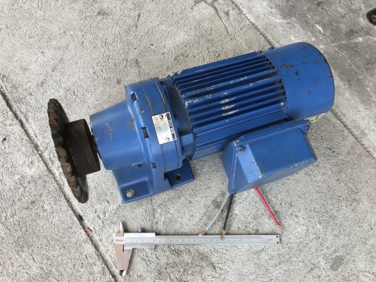 ขายมอเตอร์เกียร์ Cycro drive Sumitomo 1HP. 380V made in Japan อัตราทด 1:21 มีระบบเบรคในตัว เพลาออกประมาณ 69รอบต่อนาที สภาพสวยเดิมๆ หมุนนิ่ม พร้อมใช้งาน