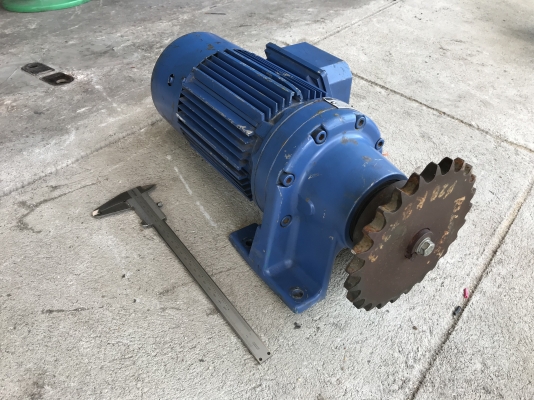 ขายมอเตอร์เกียร์ Cycro drive Sumitomo 1HP. 380V made in Japan อัตราทด 1:21 มีระบบเบรคในตัว เพลาออกประมาณ 69รอบต่อนาที สภาพสวยเดิมๆ หมุนนิ่ม พร้อมใช้งาน