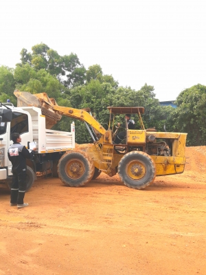 ขายรถตักkomatsu jh60พร้อมใช้