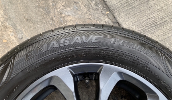 ล้อแม็กป้ายแดง Mazda 2 ขอบ 15 สีดำ พร้อมยาง 185-65-15 Dunlop ปี 18 แม็กสวย ดอกเต็มๆ ล้อแม็กป้ายแดง Mazda 2 ขอบ 15 สีดำ พร้อมยาง 185-65-15 Dunlop ปี 18 แม็กสวย ดอกเต็มๆ