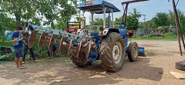 รถไถ รถไถ