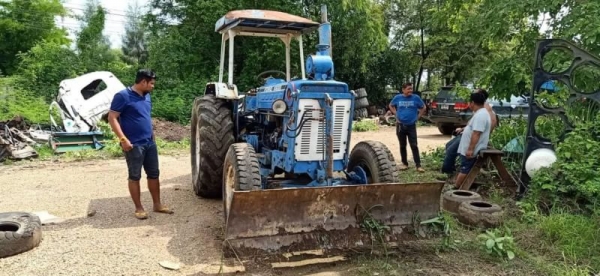 รถไถ รถไถ