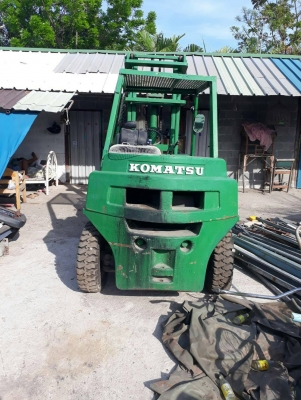 ขายฟอร์คลิฟต์KOMATSU ยกได้4ตันเสาสูง4เมตร เครื่องดีเซลราคา 165,000